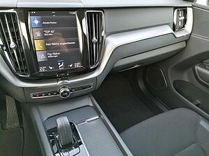 Volvo  B4 AWD Momentum Pro AHK BLIS CAM LED MEMORY