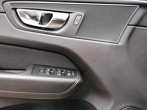 Volvo  D4 AWD Momentum Pro 18' FHZ LED NAV SHZ PDC